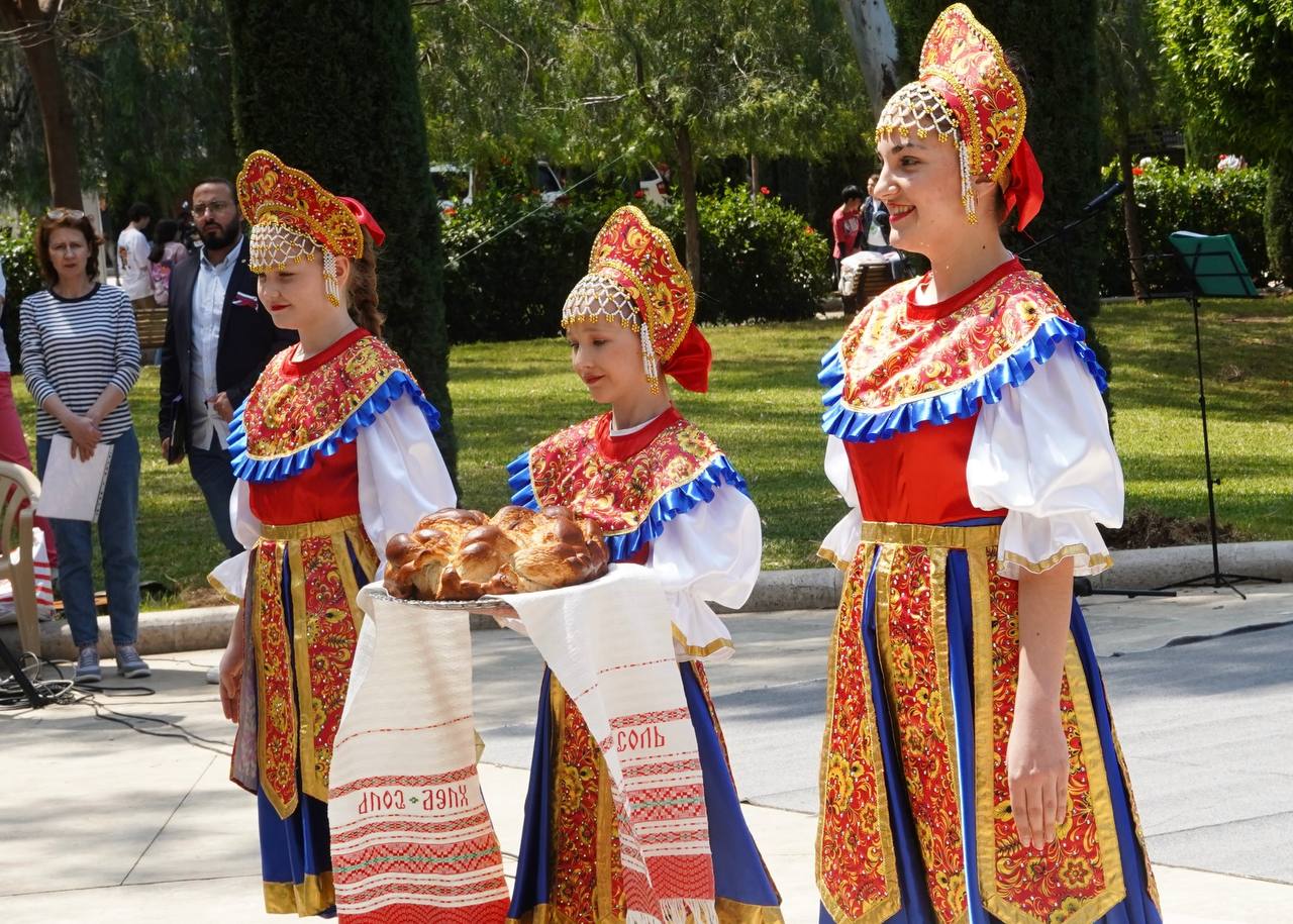 أقيم مهرجان التقاليد الشعبية الروسية في بيروت.